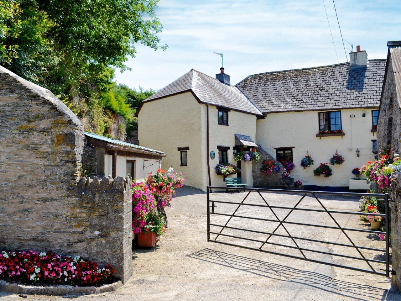 Fordbrook Cottage ブリクストン エクステリア 写真